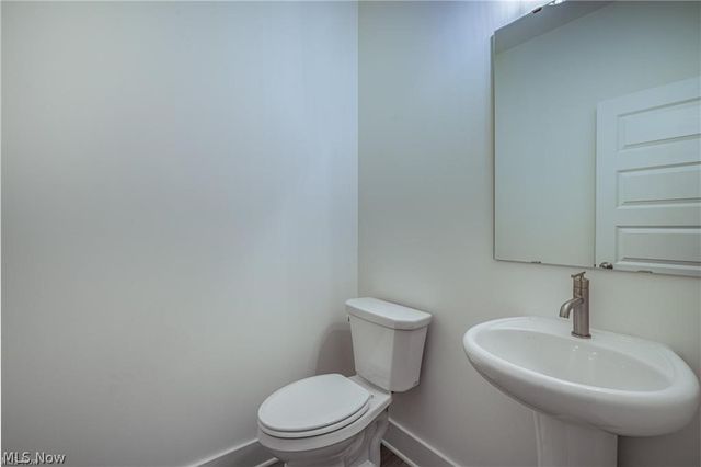 2085 Glenmont Drive, Brunswick, OH 44212