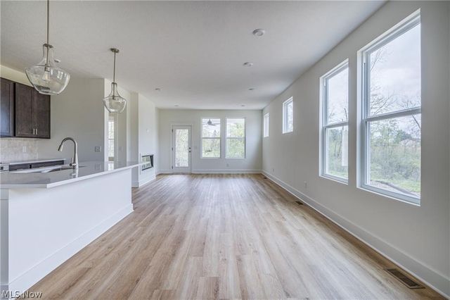 2085 Glenmont Drive, Brunswick, OH 44212