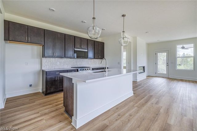 2085 Glenmont Drive, Brunswick, OH 44212