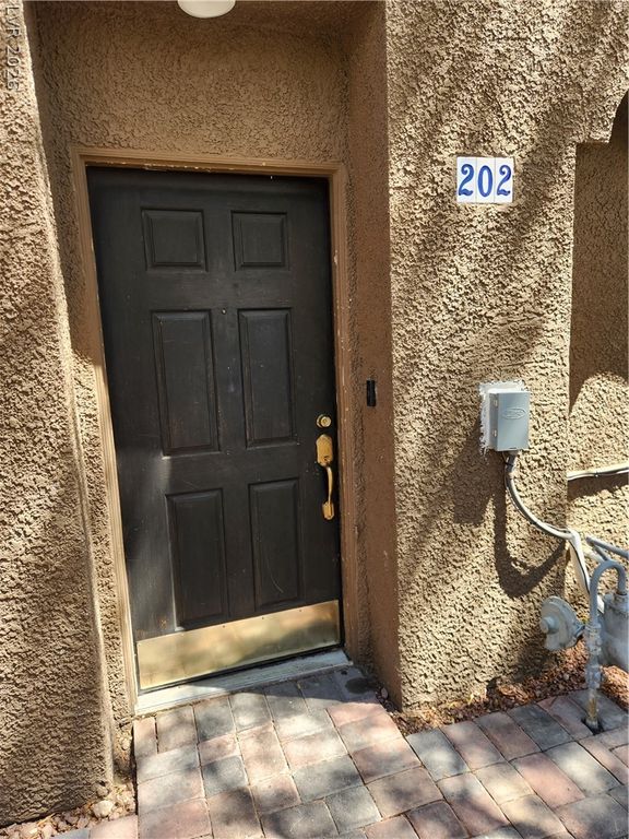 7250 Diamond Canyon Lane 202, Las Vegas, NV 89149 — exterior