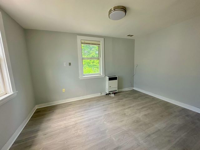 18 Newton St 3, Waltham, MA 02453