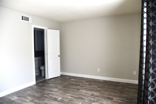 1001 Roky Court, Fort Worth, TX 76114