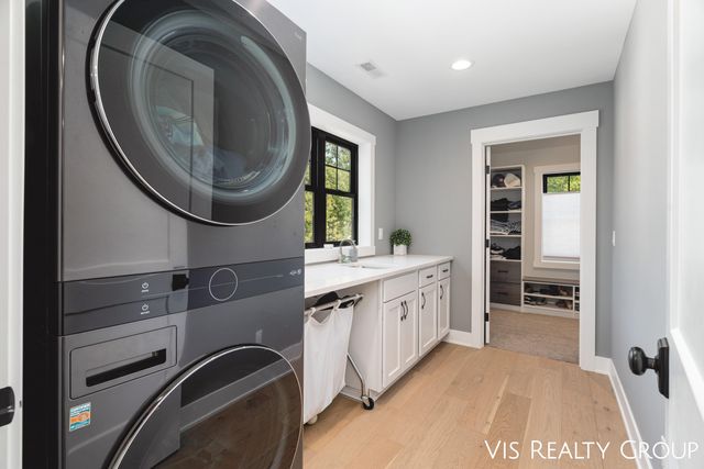 1607 Sheldon Road, Grand Haven, MI 49417