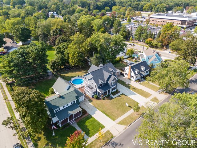 1607 Sheldon Road, Grand Haven, MI 49417