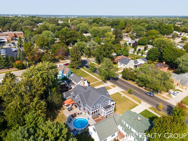 1607 Sheldon Road, Grand Haven, MI 49417