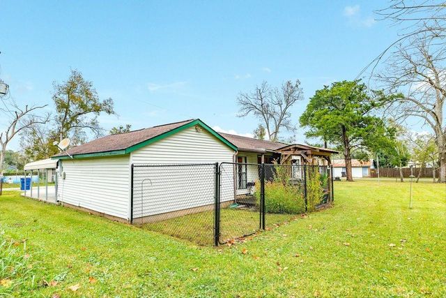 404 Chestnut Street, Brazoria, TX 77422