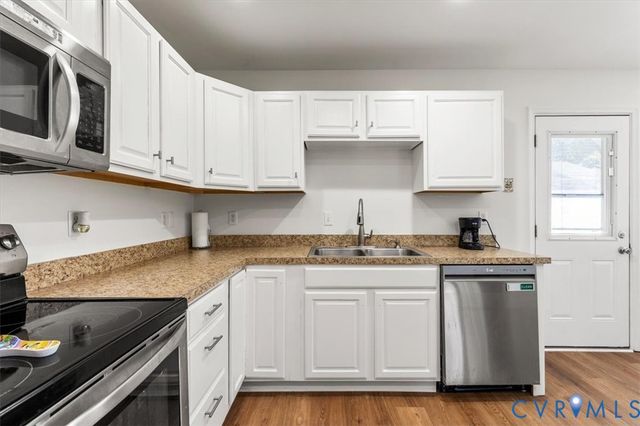 2416 Agra Dr, Fairfield, VA 23228