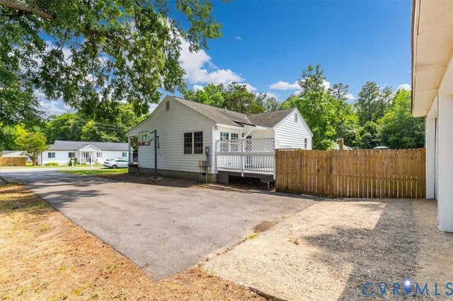 2416 Agra Dr, Fairfield, VA 23228