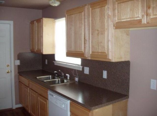 176 Hollys WAY, San Marcos, TX 78666