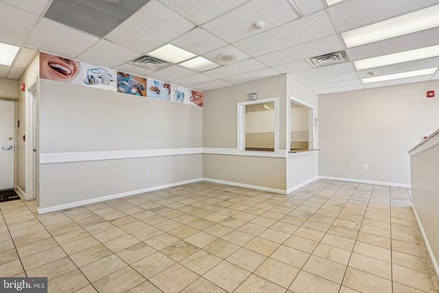 1005 GREEN LN, Levittown, PA 19057