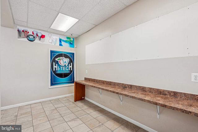 1005 GREEN LN, Levittown, PA 19057