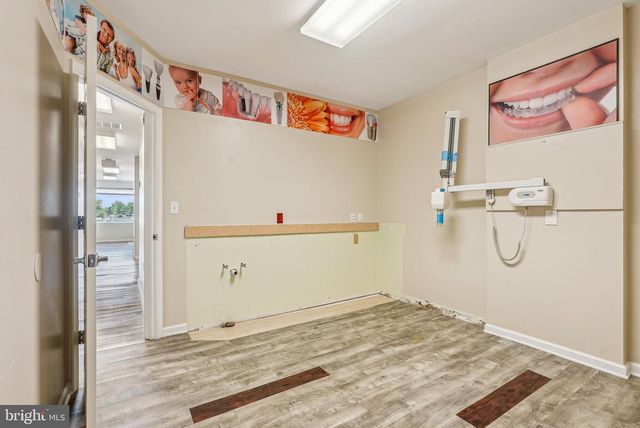 1005 GREEN LN, Levittown, PA 19057