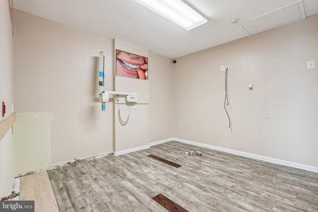 1005 GREEN LN, Levittown, PA 19057