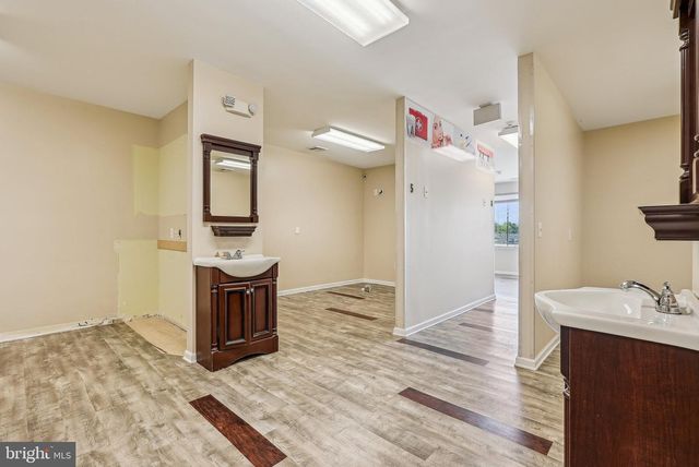 1005 GREEN LN, Levittown, PA 19057
