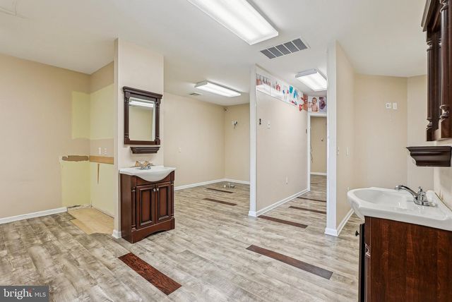 1005 GREEN LN, Levittown, PA 19057