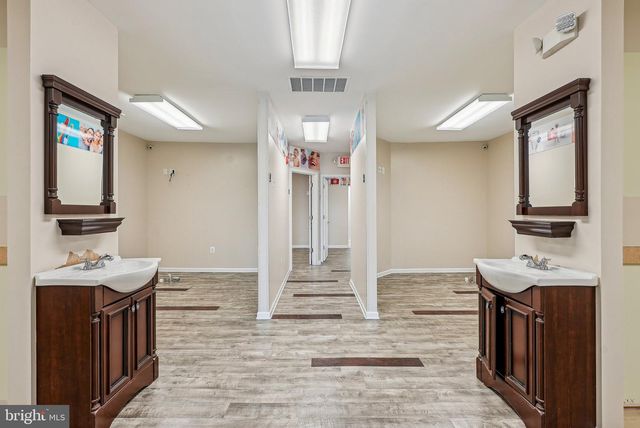1005 GREEN LN, Levittown, PA 19057