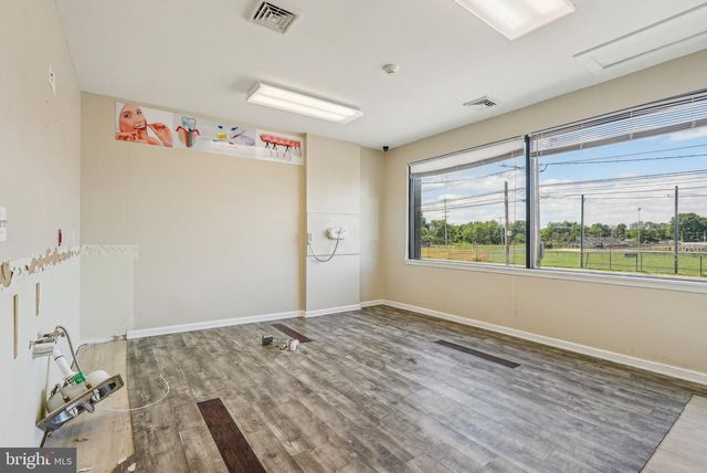 1005 GREEN LN, Levittown, PA 19057