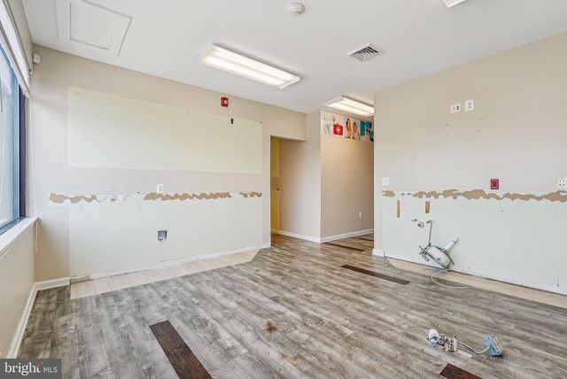 1005 GREEN LN, Levittown, PA 19057
