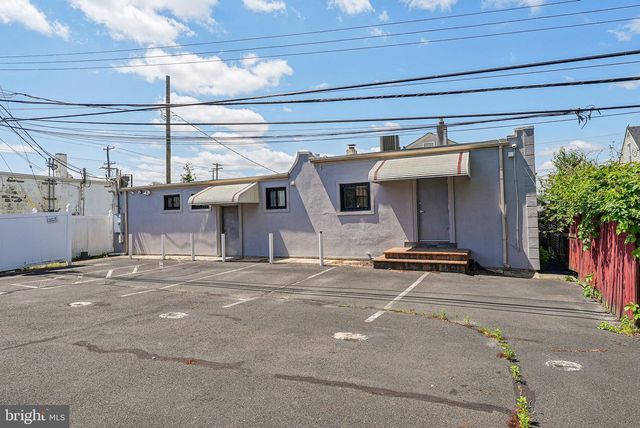 1005 GREEN LN, Levittown, PA 19057