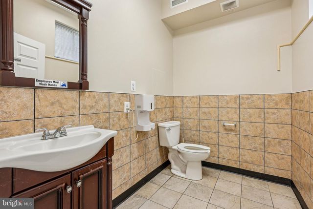 1005 GREEN LN, Levittown, PA 19057