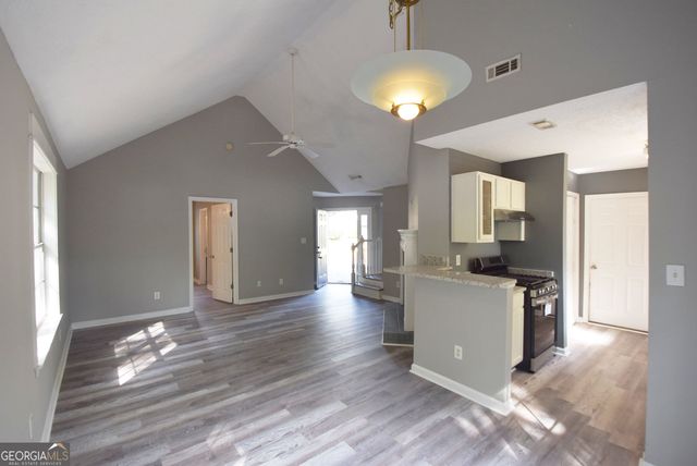 700 S Fairfield Drive, Peachtree City, GA 30269