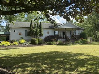 260 Willow Ln, Hartsville, TN 37074