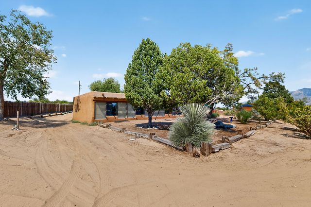 159 El Rey Drive, Corrales, NM 87048