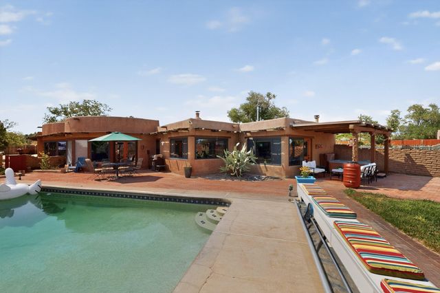 159 El Rey Drive, Corrales, NM 87048