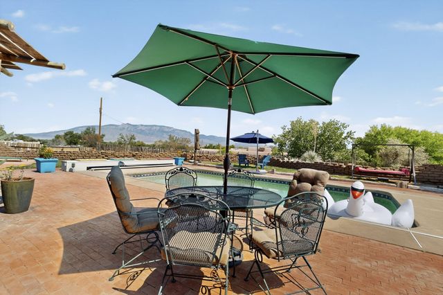 159 El Rey Drive, Corrales, NM 87048