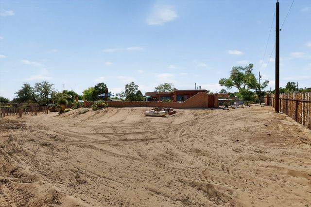 159 El Rey Drive, Corrales, NM 87048