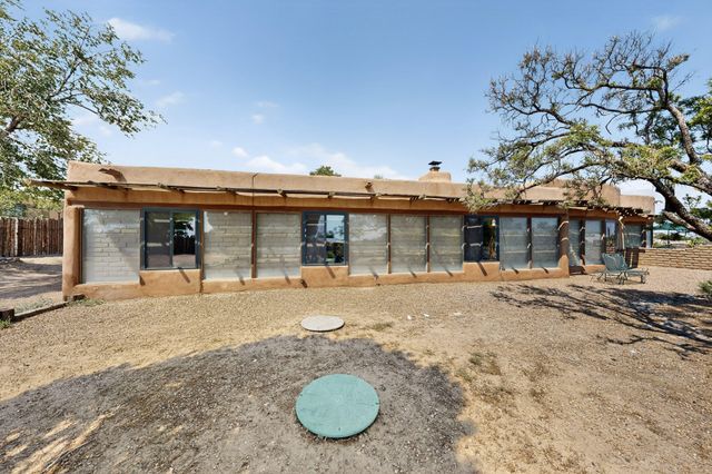 159 El Rey Drive, Corrales, NM 87048