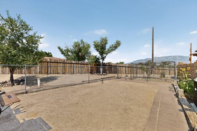 159 El Rey Drive, Corrales, NM 87048