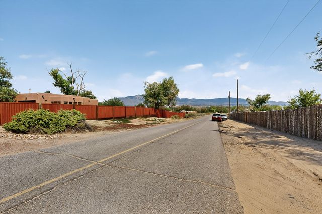 159 El Rey Drive, Corrales, NM 87048