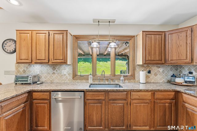 16 Palestine Road, Newtown, CT 06470