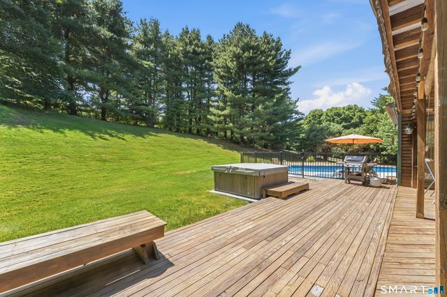 16 Palestine Road, Newtown, CT 06470