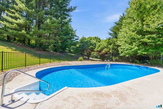 16 Palestine Road, Newtown, CT 06470