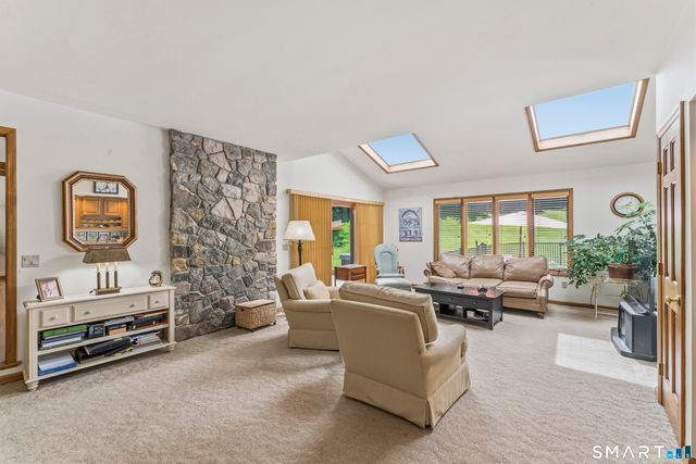 16 Palestine Road, Newtown, CT 06470