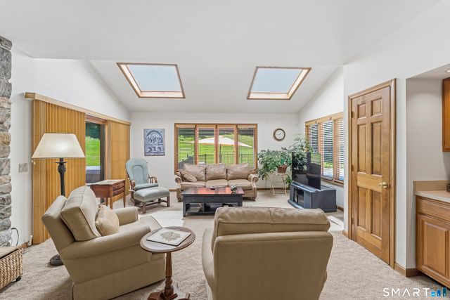 16 Palestine Road, Newtown, CT 06470