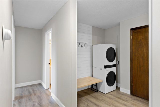 2011 E 122nd Street D11, Burnsville, MN 55337