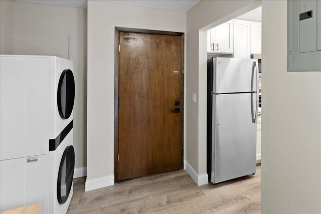 2011 E 122nd Street D11, Burnsville, MN 55337