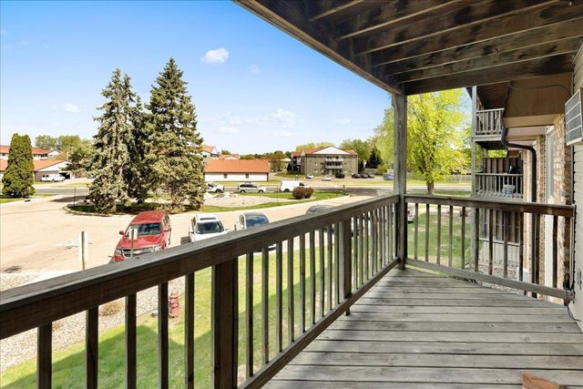 2011 E 122nd Street D11, Burnsville, MN 55337