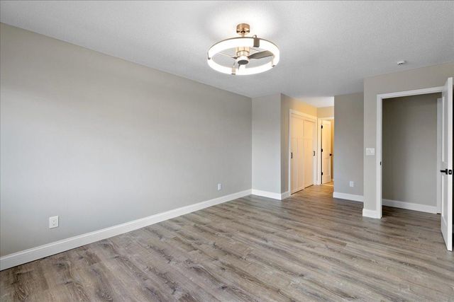 2011 E 122nd Street D11, Burnsville, MN 55337