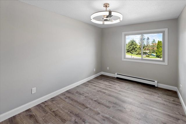 2011 E 122nd Street D11, Burnsville, MN 55337