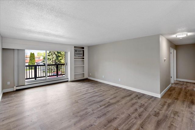 2011 E 122nd Street D11, Burnsville, MN 55337