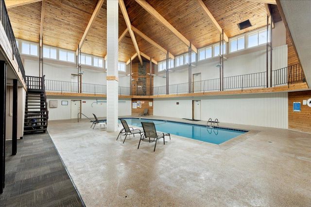 2011 E 122nd Street D11, Burnsville, MN 55337