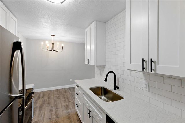 2011 E 122nd Street D11, Burnsville, MN 55337