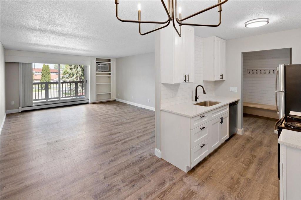 2011 E 122nd Street D11, Burnsville, MN 55337