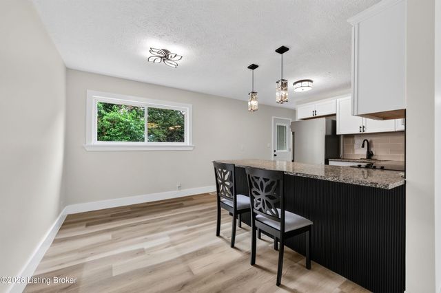 9810 East Ave, Louisville, KY 40272