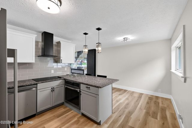 9810 East Ave, Louisville, KY 40272