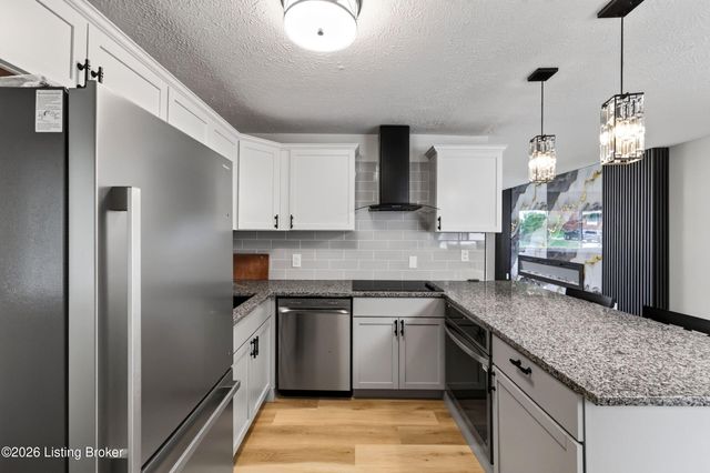 9810 East Ave, Louisville, KY 40272
